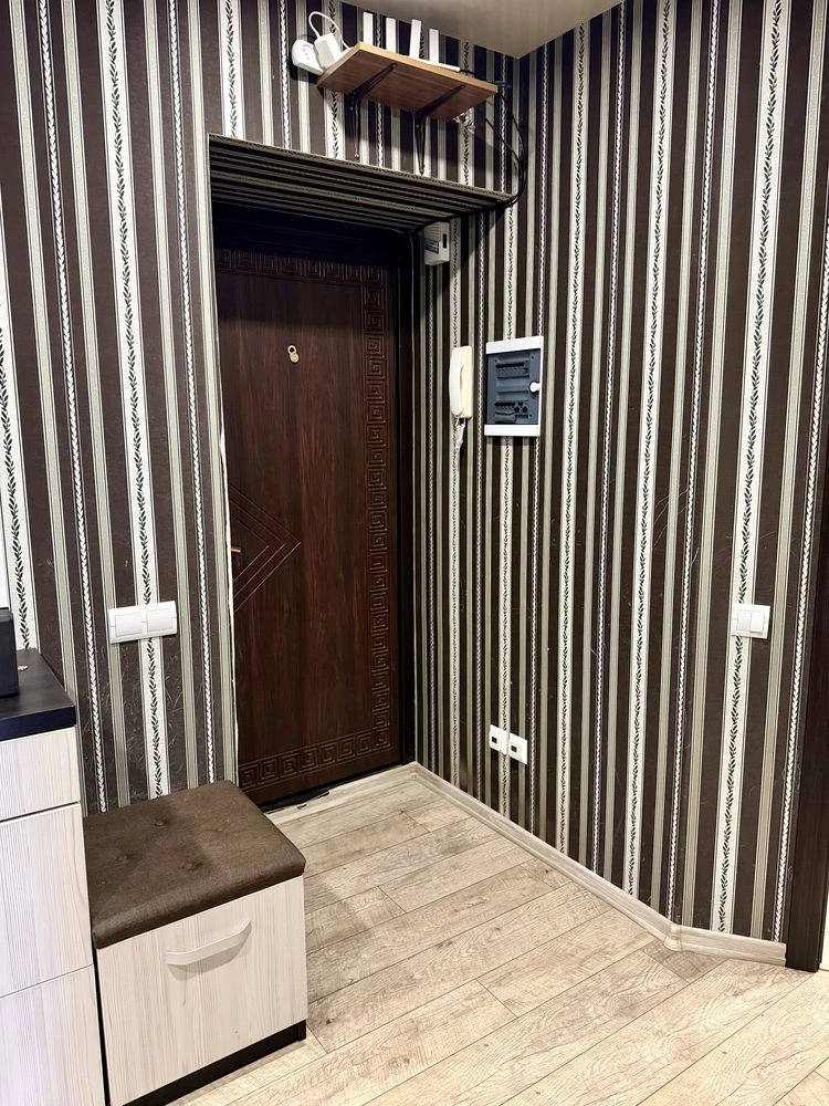 3 bedroom apartment Zaporizhye, first southern