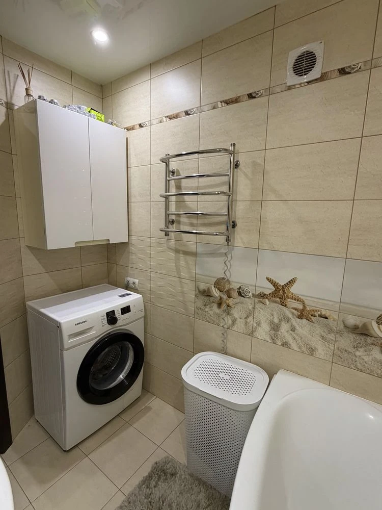 3 bedroom apartment Zaporizhye, first southern