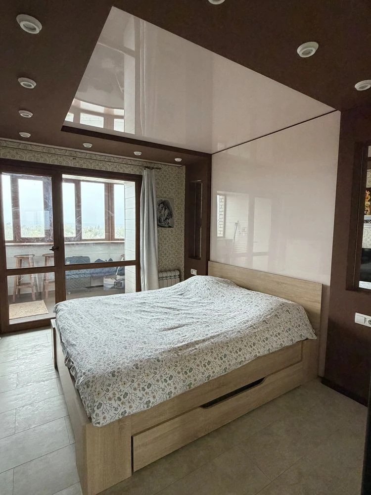 3 bedroom apartment Zaporizhye, first southern