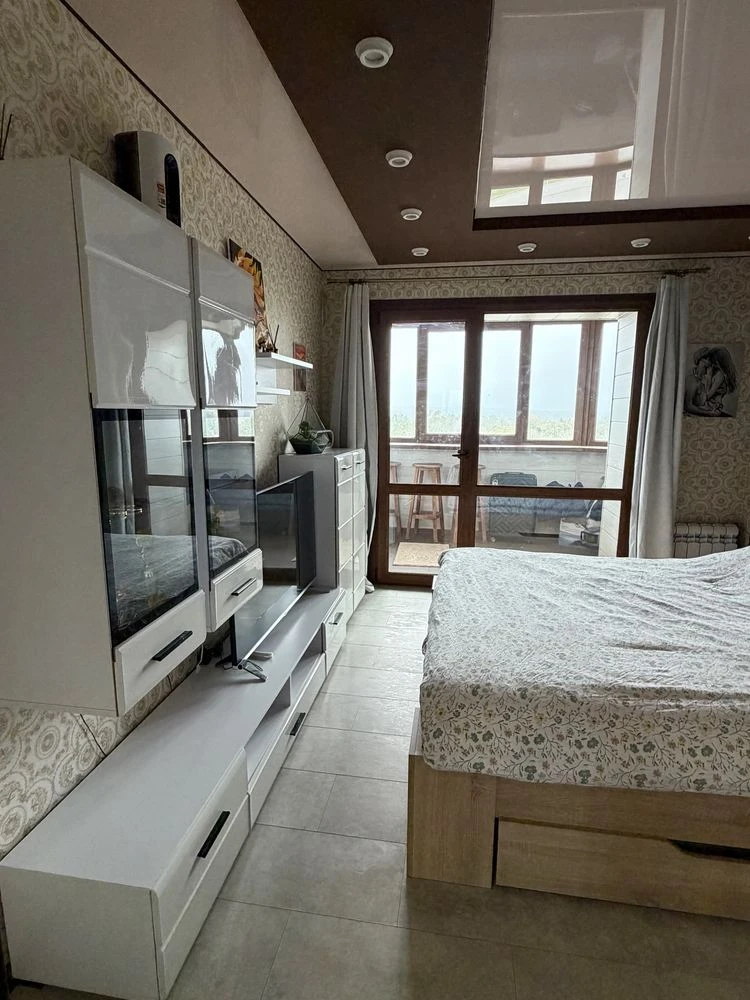 3 bedroom apartment Zaporizhye, first southern