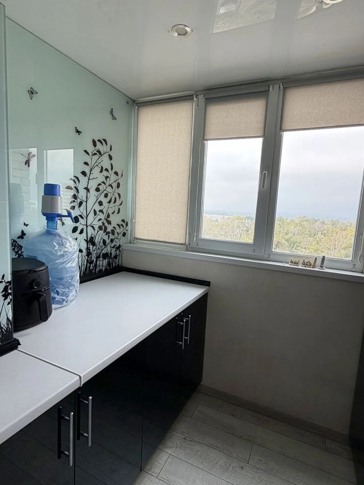 3 bedroom apartment Zaporizhye, first southern