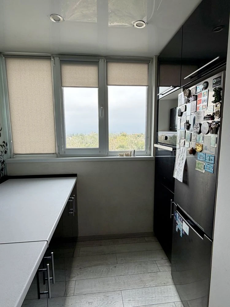 3 bedroom apartment Zaporizhye, first southern