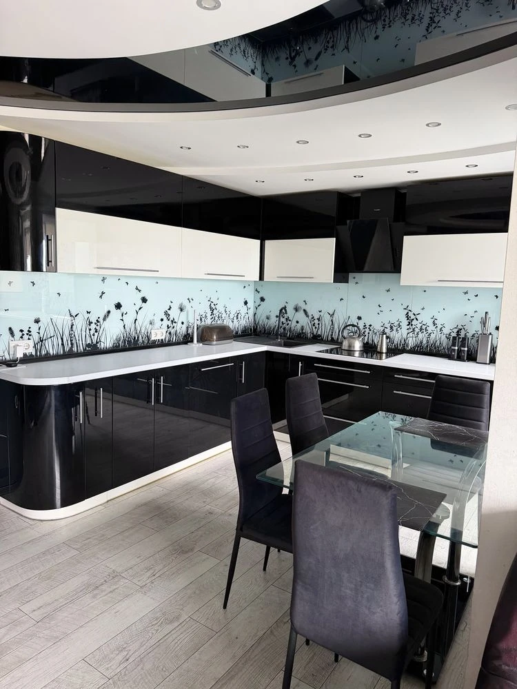 3 bedroom apartment Zaporizhye, first southern