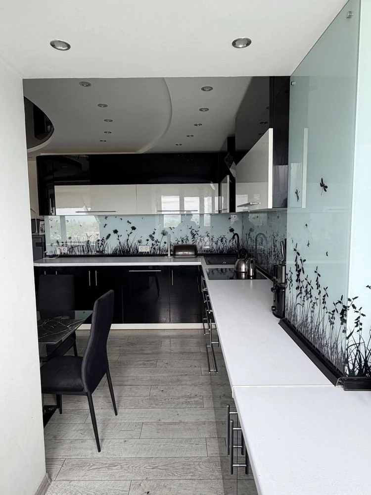 3 bedroom apartment Zaporizhye, first southern