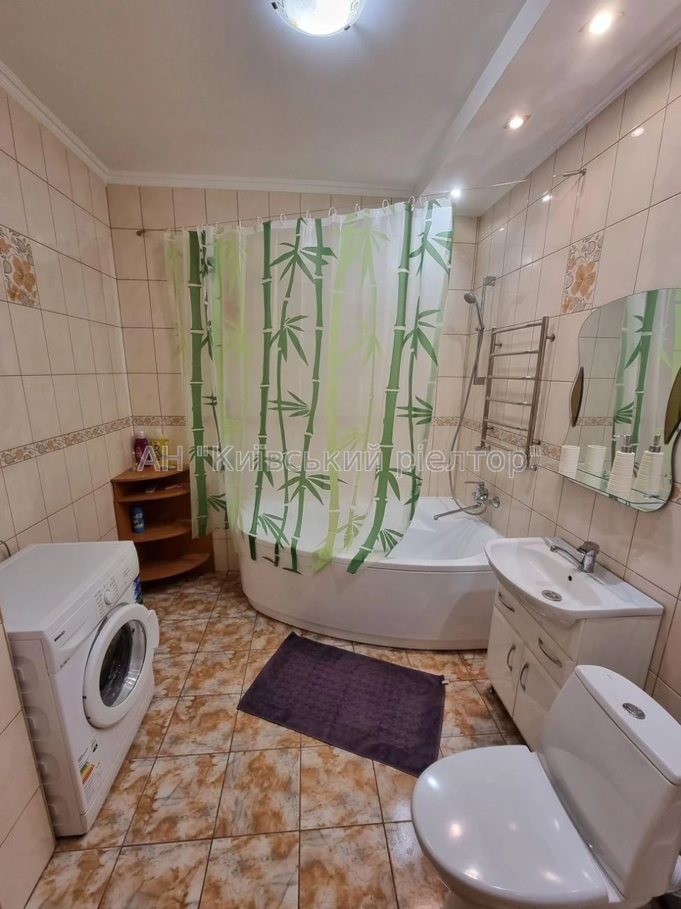 Sale of a 2-room apartment at вул. Гашека 8A, area of 63.8 m2