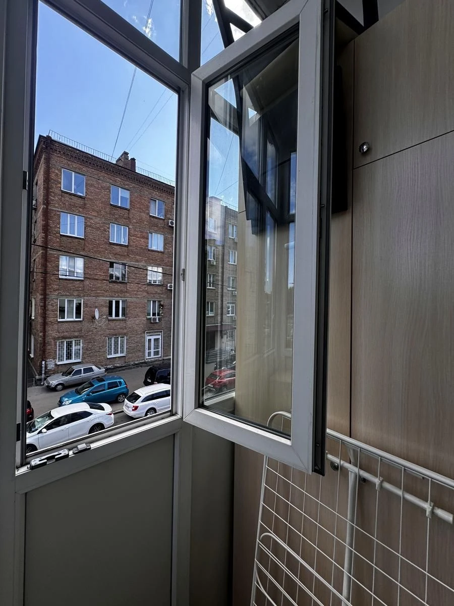 Продаж квартири на Подолі - вулиця Юрківська, 37!