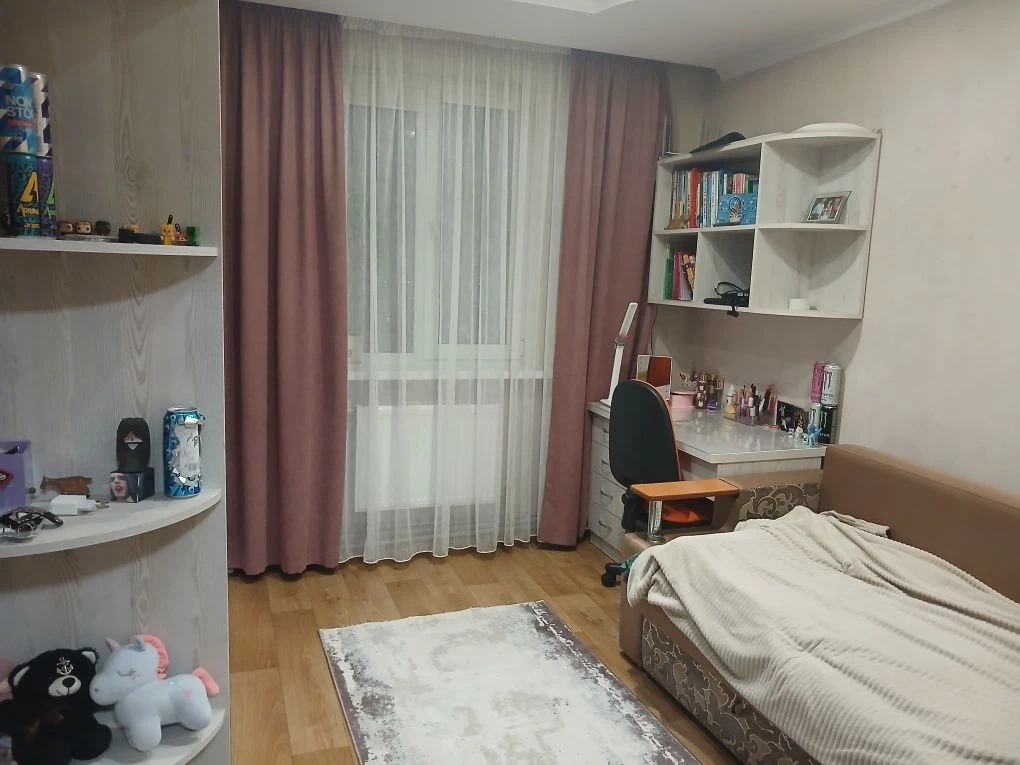 Продается трехкомнатная квартира