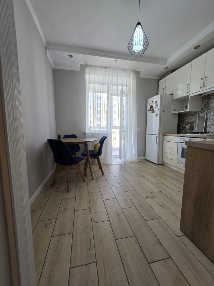 Продаж 1-кімнатної квартири в новобудинку на вул. Роксоляни, 43а.