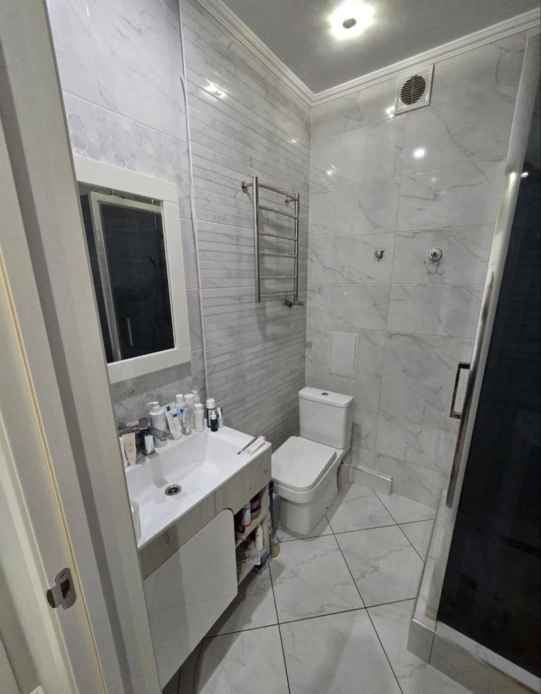 Продаж 1-кімнатної квартири в новобудинку на вул. Роксоляни, 43а.