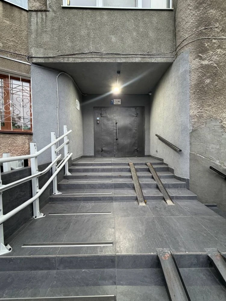 Продажа 3-комнатной квартиры в кирпичном доме, ул. Пасічна