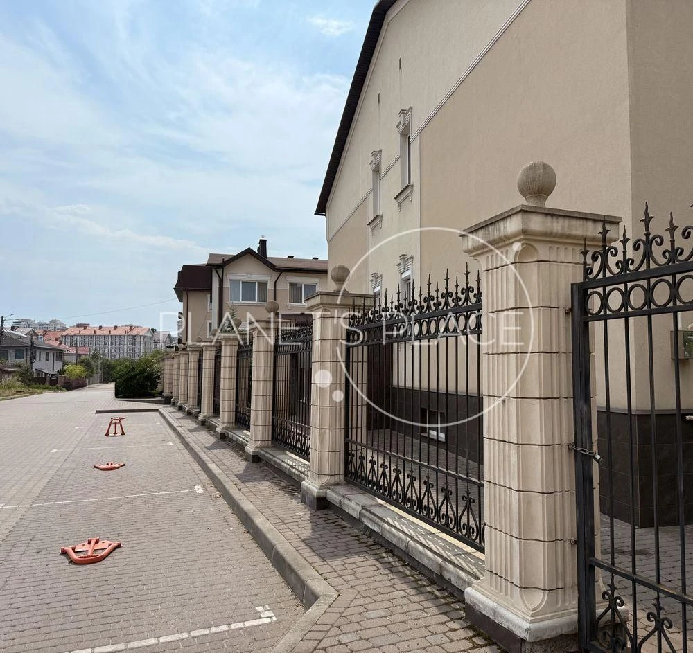 Продається 2-кімнатна квартира в ЖК "Cappuccino House", вул. Вишнева, 2