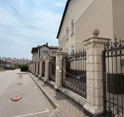 Продається 2-кімнатна квартира в ЖК "Cappuccino House", вул. Вишнева, 2