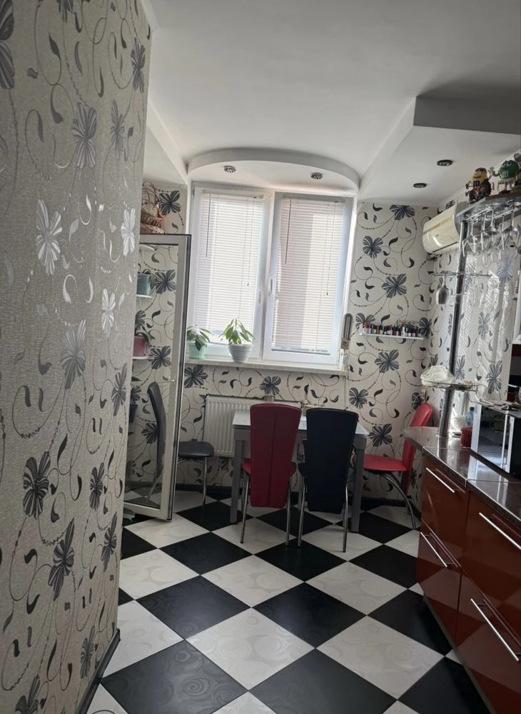 Продаж однокімнатної квартири в центрі міста!