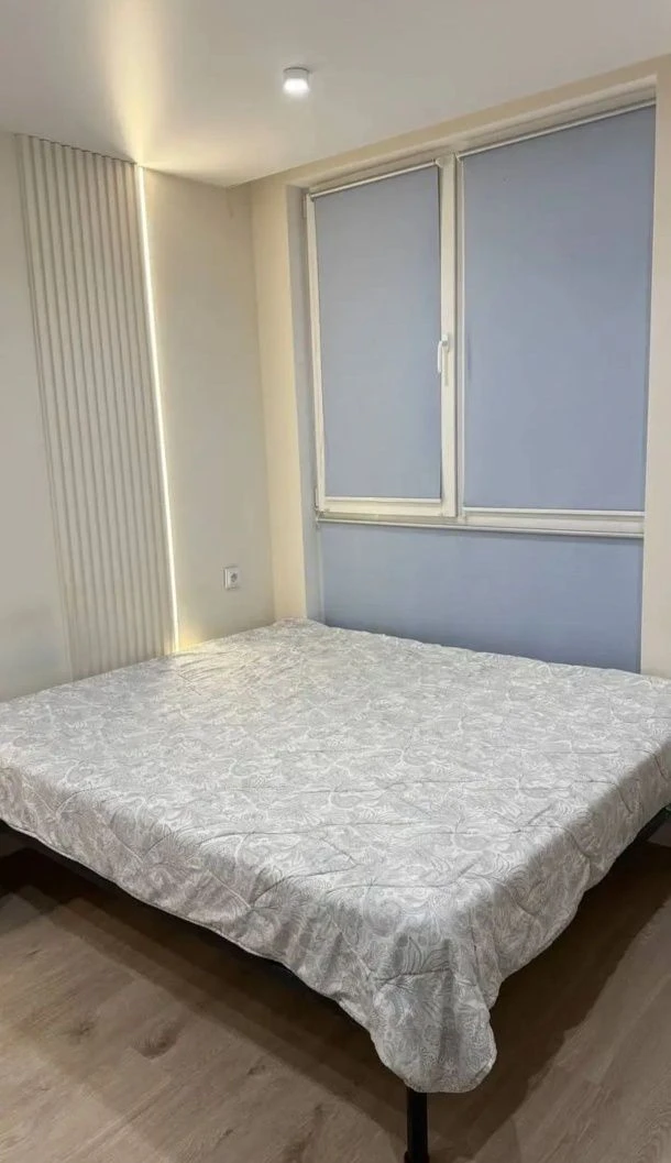 One-bedroom apartment in a new building, city center
