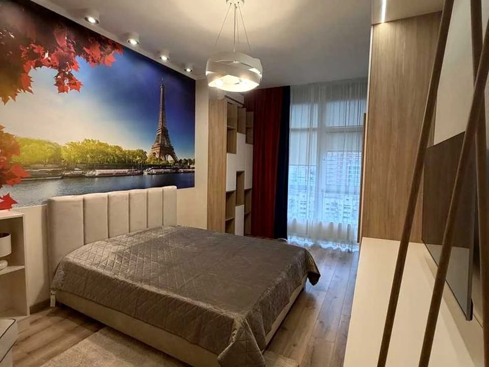 Квартира. Киев, Саперное Поле ул.