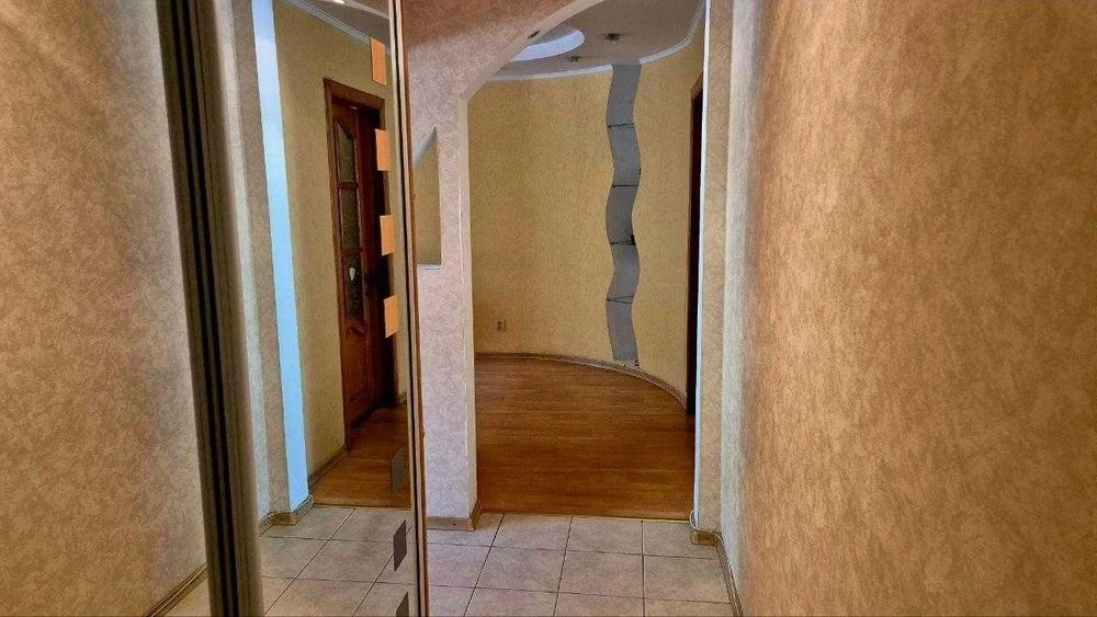 Продажа 3-комнатной квартиры по улице Калиновая 82.