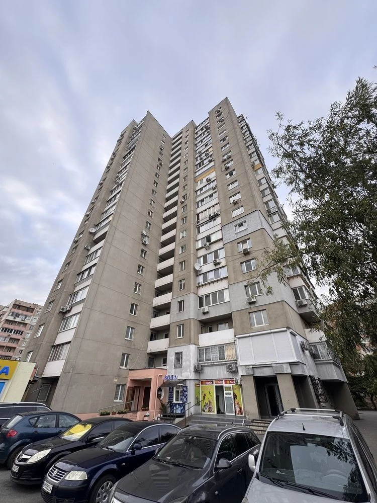 Sale of a 2-room apartment, 70 sq. m. in Troeshchyna