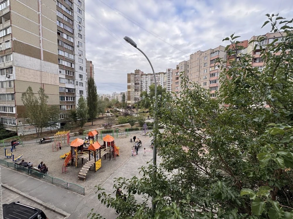 Sale of a 2-room apartment, 70 sq. m. in Troeshchyna