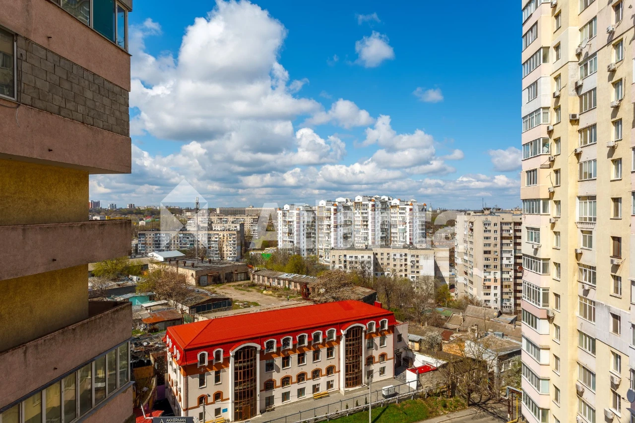3-bedroom apartment near the center | Designer renovation in "Console" residential complex