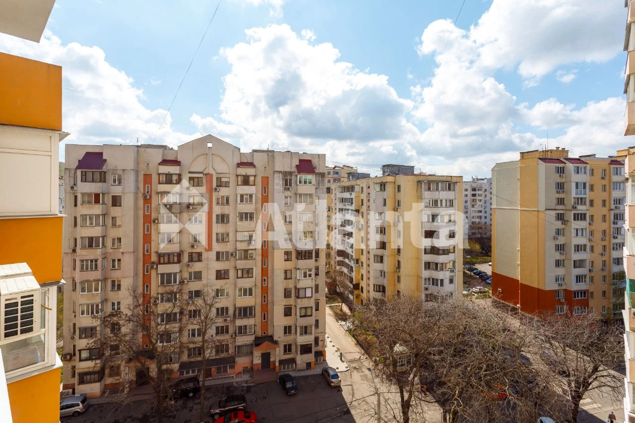 3-bedroom apartment near the center | Designer renovation in "Console" residential complex