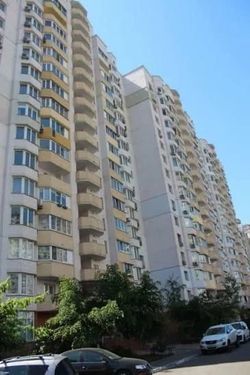 For sale 3-room apartment on Ахматовой 35