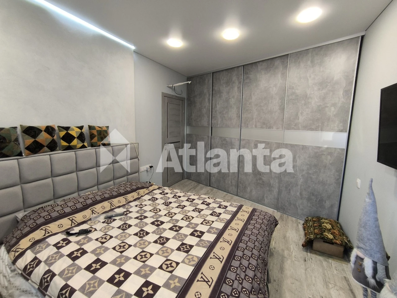 2-bedroom apartment in a new residential complex "Real Park" with renovation and furniture