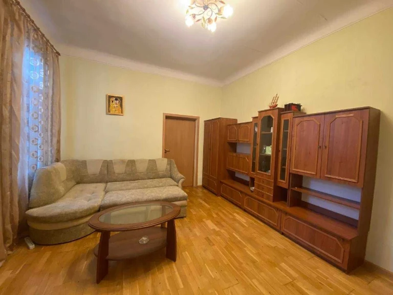 Продається БЕЗ % 2х кімн.кв. вул.Верхній Вал 40, Поділ