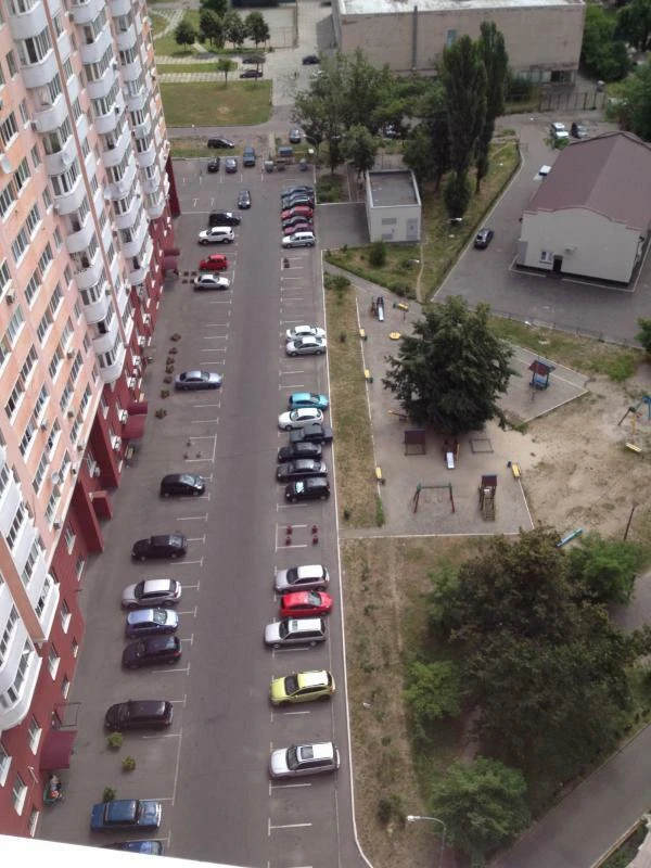 For sale: 2-room apartment, 76 m², Boryspilska St., 6