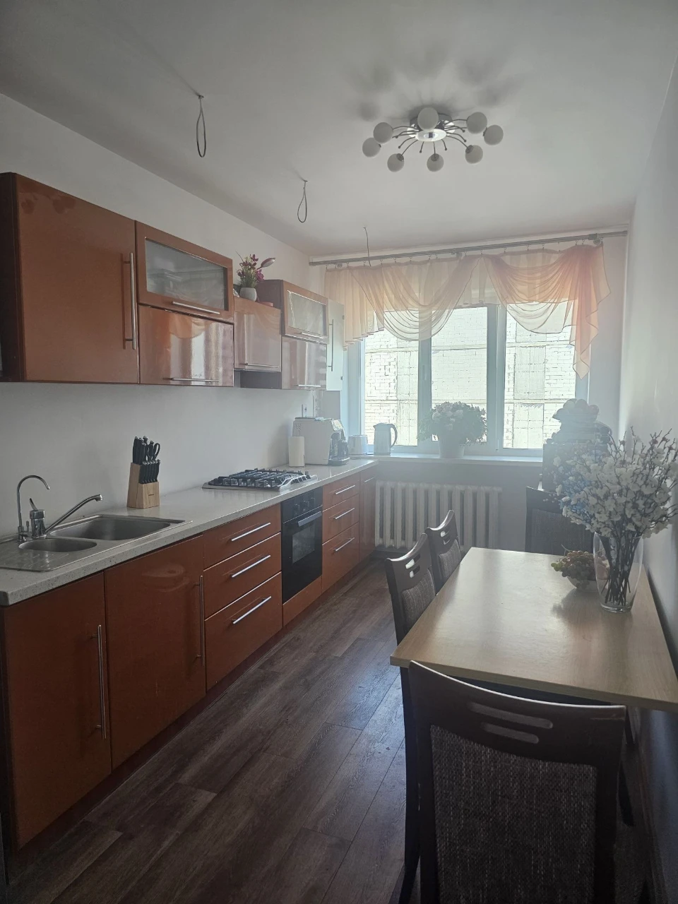 Заходь і живи! Продається трикімнатна квартира з автономним живленням