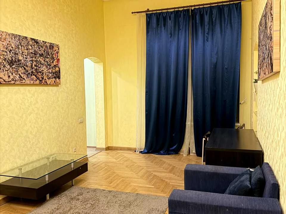 Квартира. Київ, Євгена Чикаленка вул.