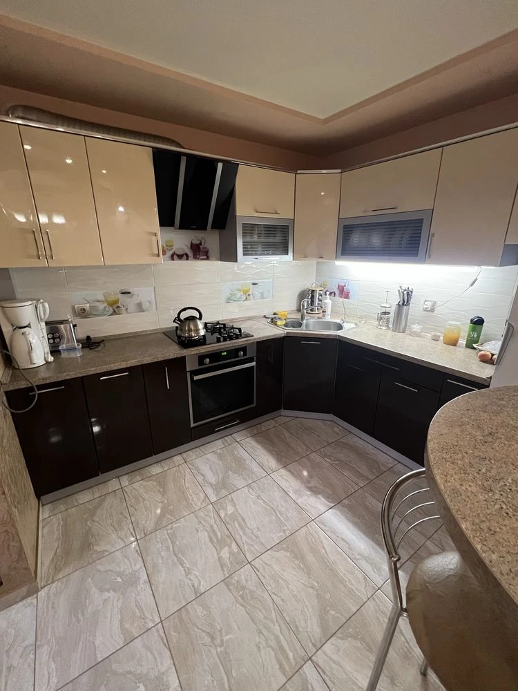 Продаж. 3-кімнатна квартира, вулиця Пасічна, Китайська, Ярошинська