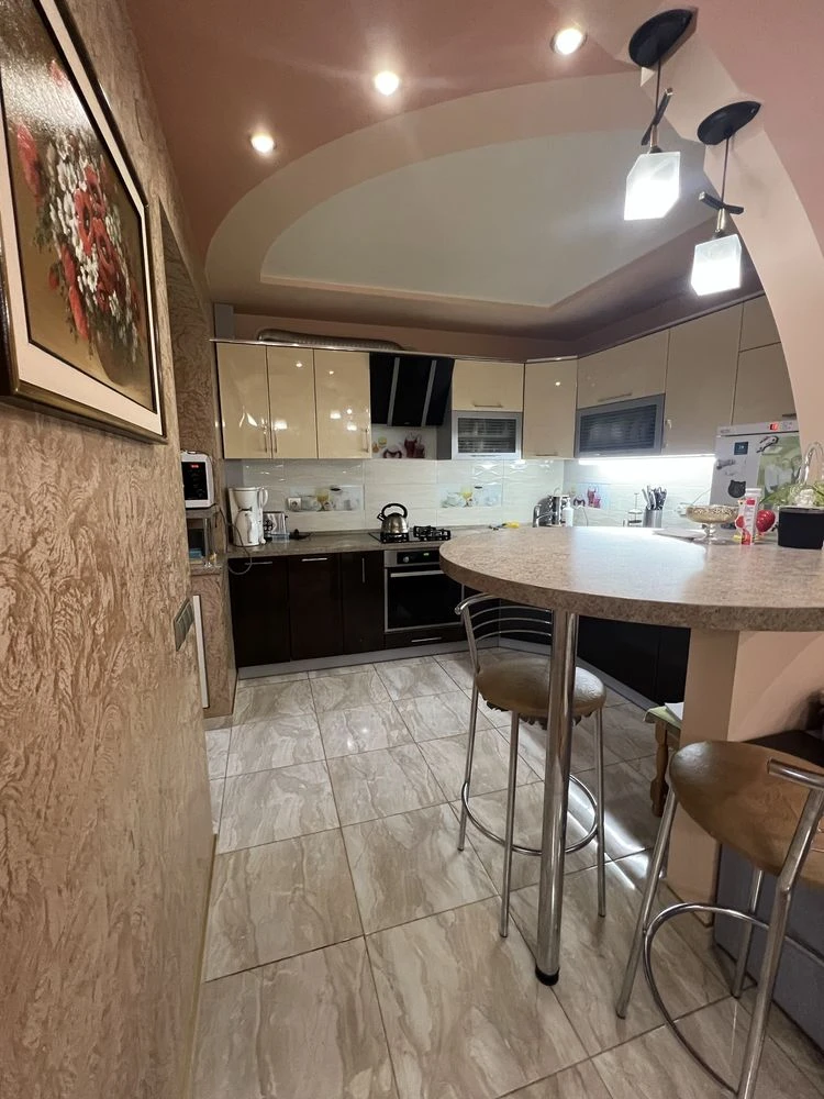 Продаж. 3-кімнатна квартира, вулиця Пасічна, Китайська, Ярошинська
