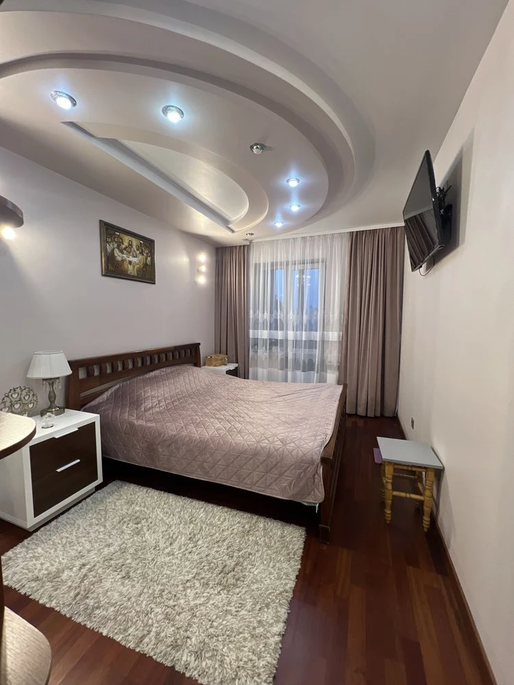 Продаж. 3-кімнатна квартира, вулиця Пасічна, Китайська, Ярошинська