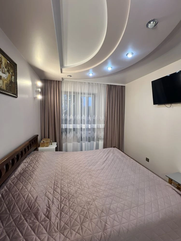 Продаж. 3-кімнатна квартира, вулиця Пасічна, Китайська, Ярошинська