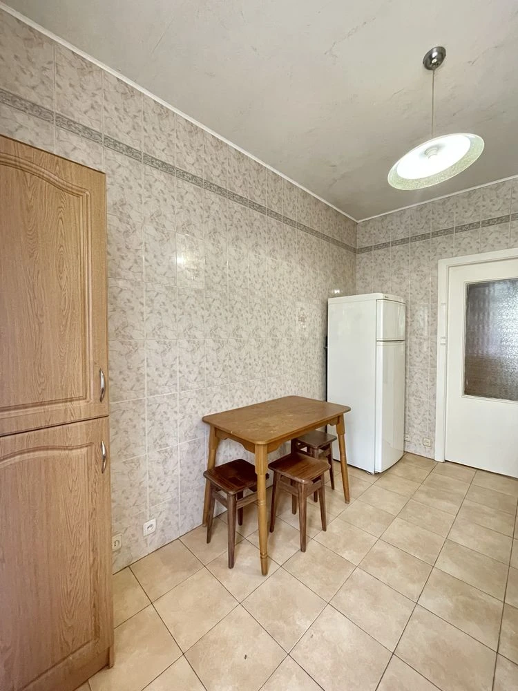 Продається 1-кімнатна квартира, вулиця Предславинська, 38, метро Палац Украї