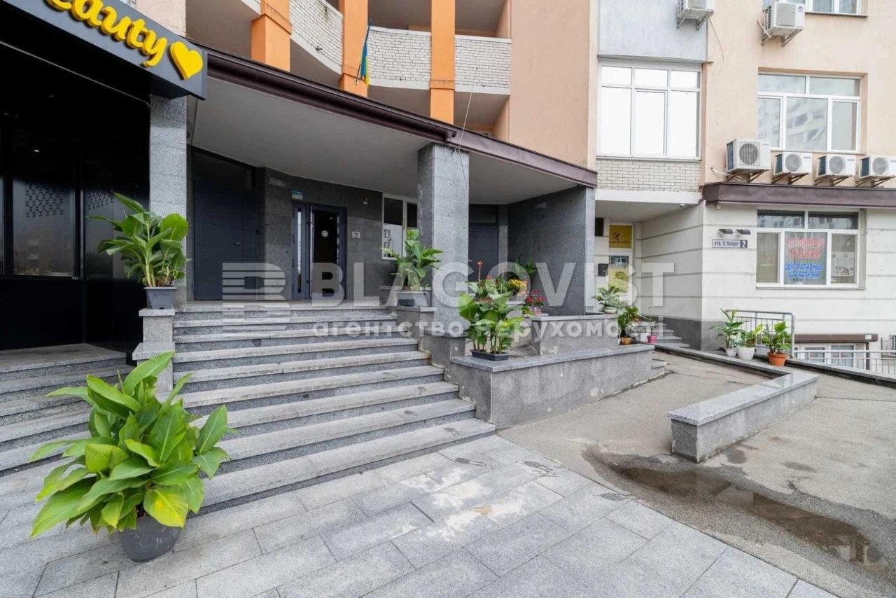 Elegant 3-bedroom apartment, Chavdar, 2, Poznyaki, Oskorky