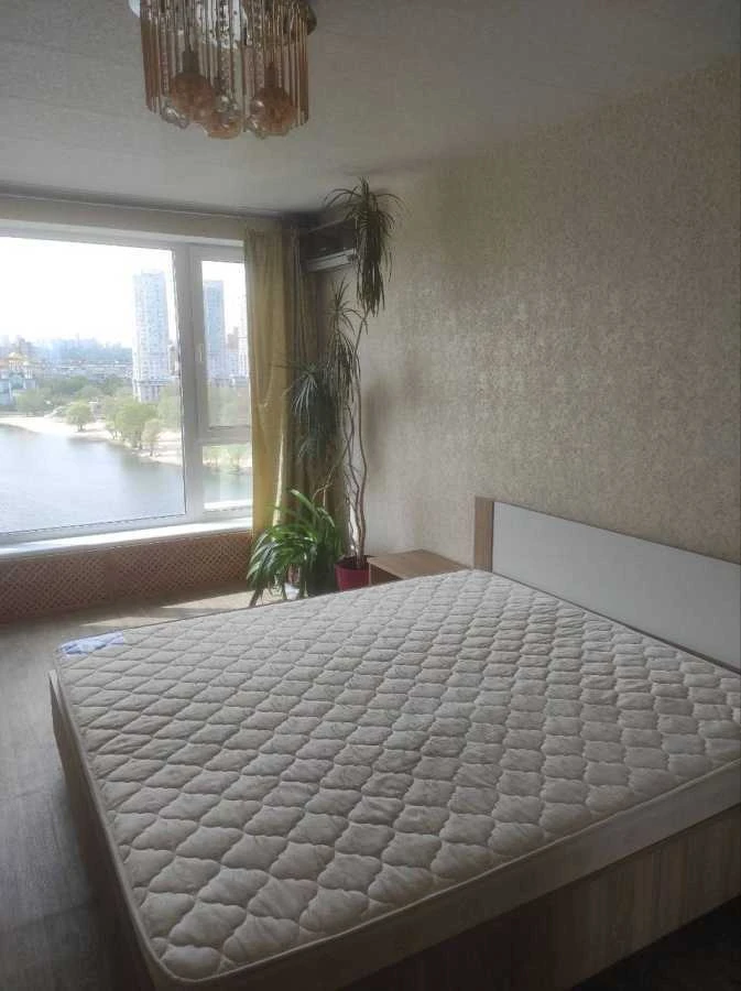 Аренда 1-комнатной квартиры 45 м², Березняковская ул., 30