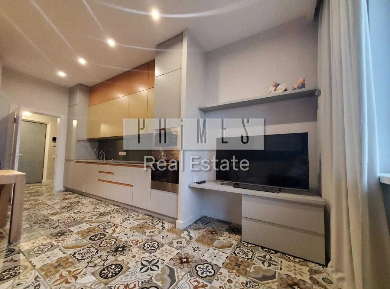 Sale of a 4-room apartment with designer renovation on Dmytrivska 80, Kyiv