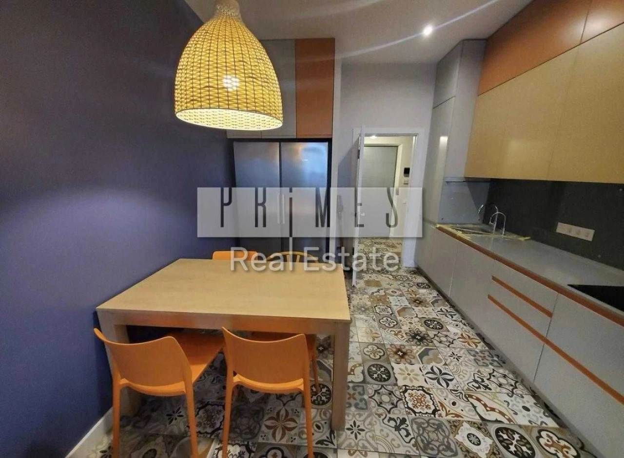 Sale of a 4-room apartment with designer renovation on Dmytrivska 80, Kyiv