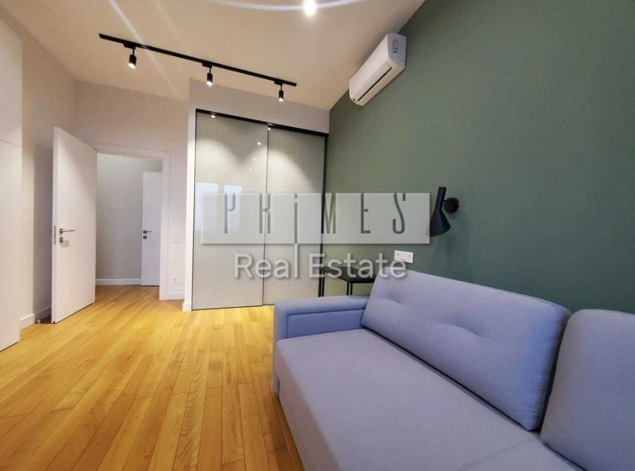 Sale of a 4-room apartment with designer renovation on Dmytrivska 80, Kyiv