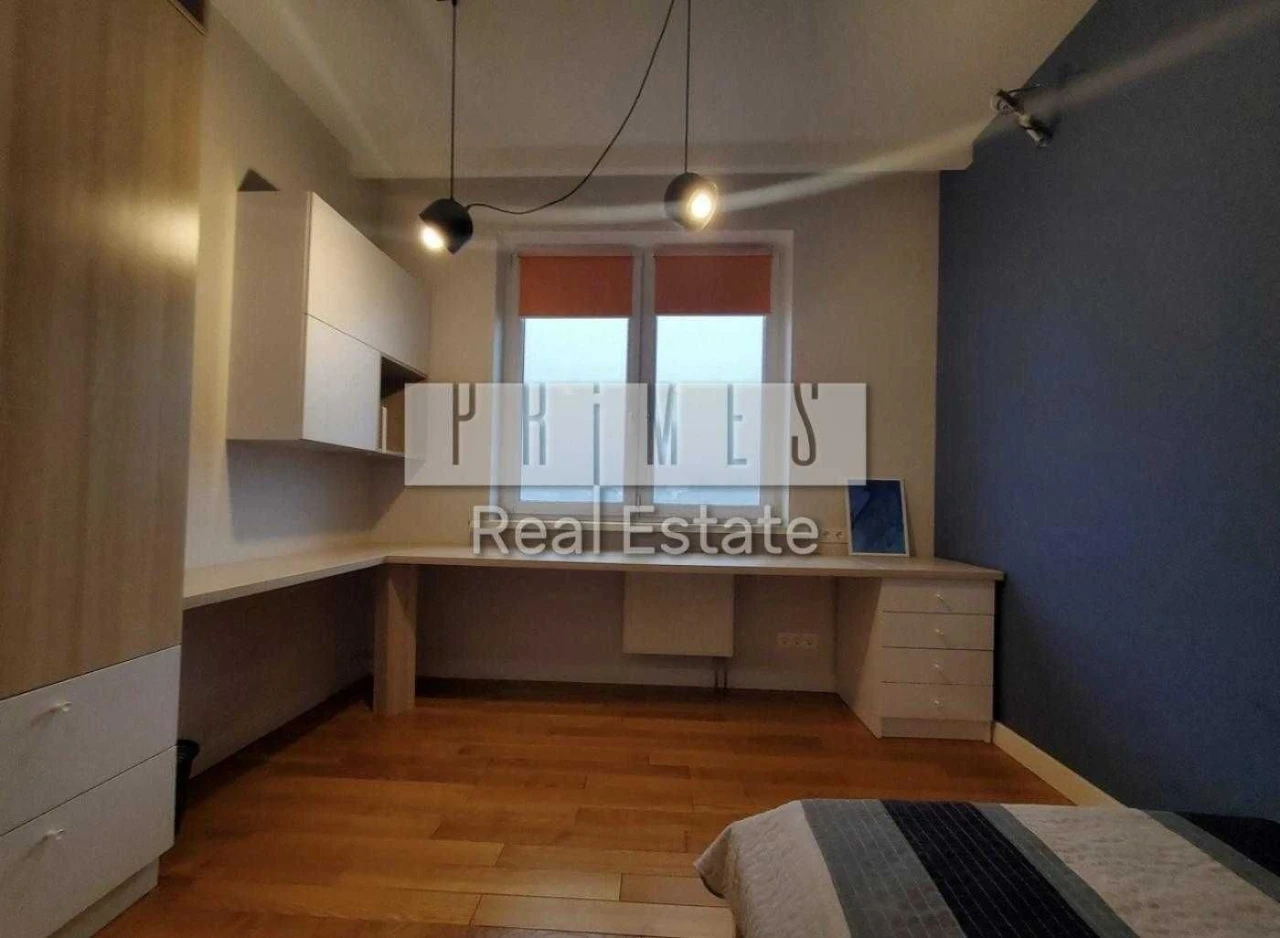 Sale of a 4-room apartment with designer renovation on Dmytrivska 80, Kyiv