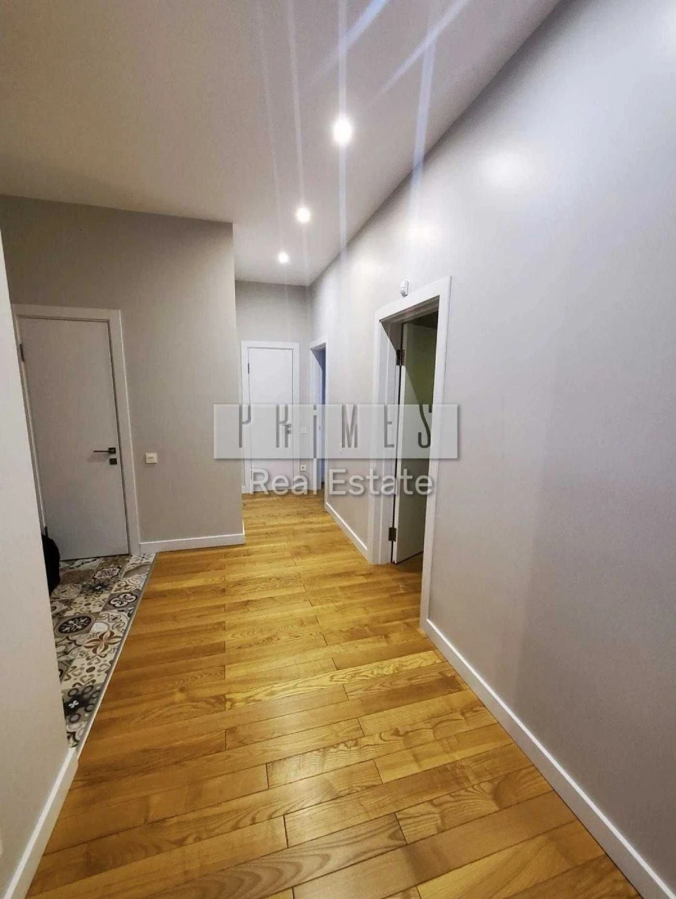 Sale of a 4-room apartment with designer renovation on Dmytrivska 80, Kyiv