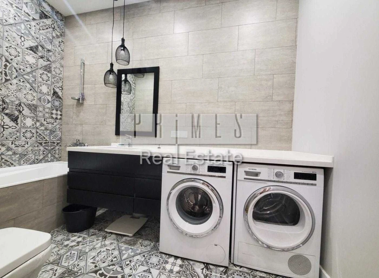 Sale of a 4-room apartment with designer renovation on Dmytrivska 80, Kyiv