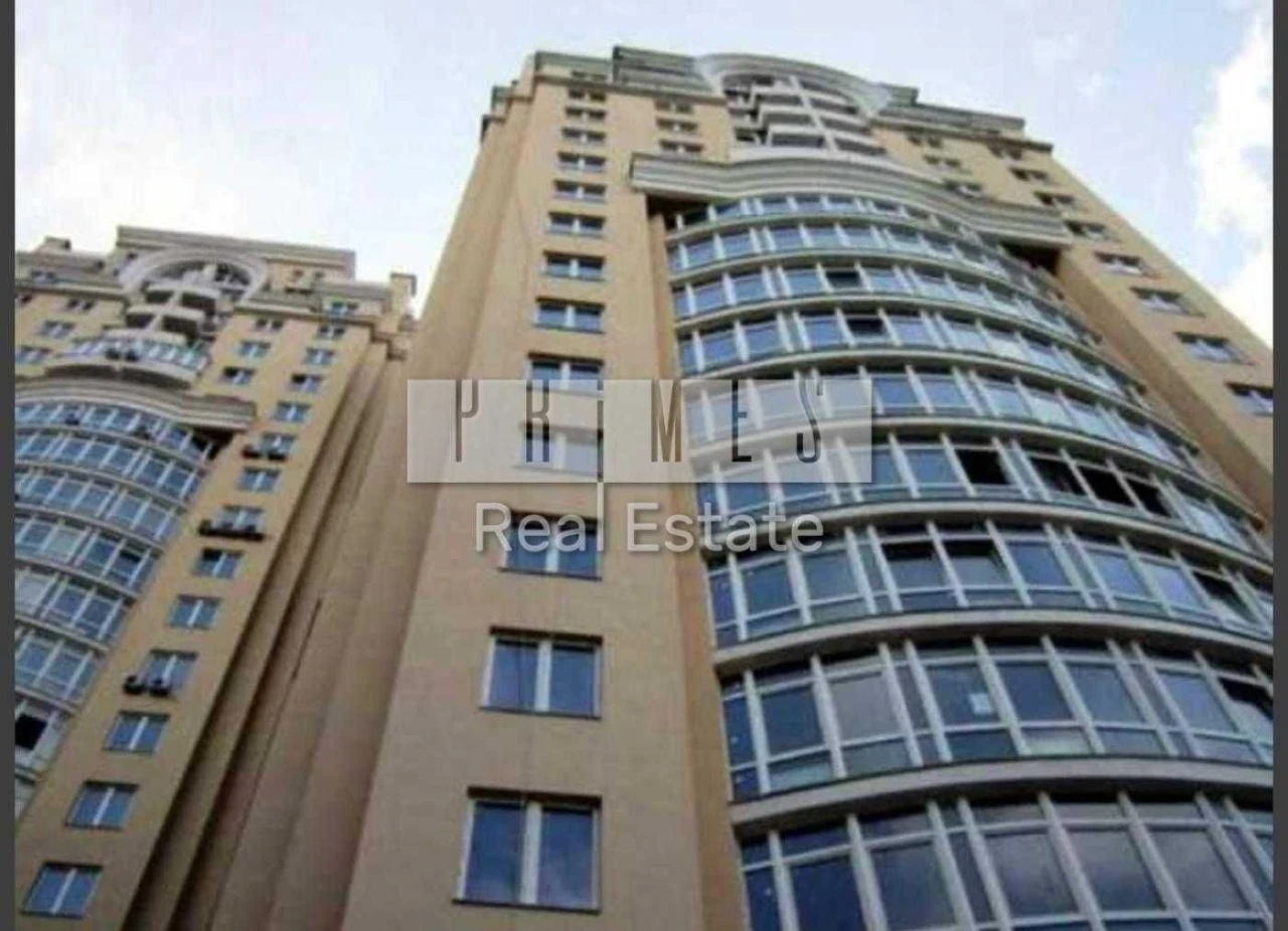Sale of a 4-room apartment with designer renovation on Dmytrivska 80, Kyiv