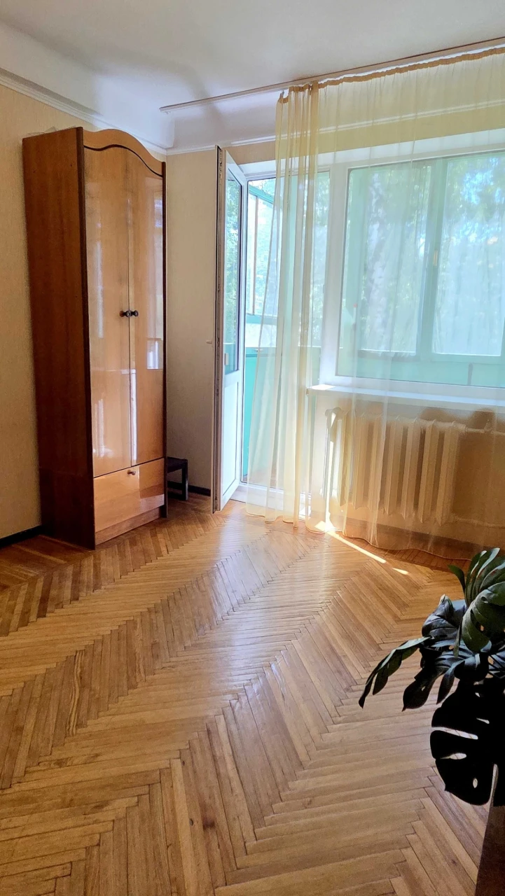 Продається 2-кімнатна квартира біля парку "Відрадний". Державні програми. Без комісії.