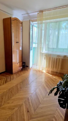 Продається 2-кімнатна квартира біля парку "Відрадний". Державні програми. Без комісії.