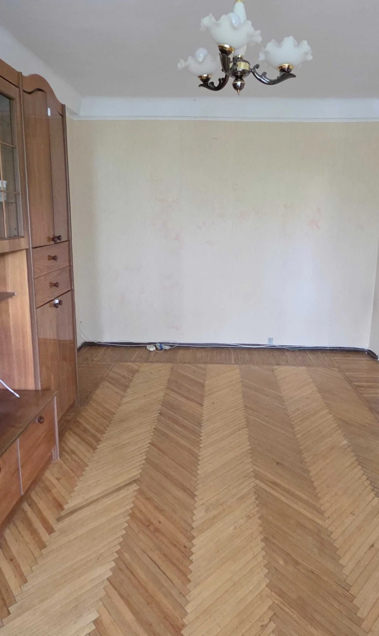 Продається 2-кімнатна квартира біля парку "Відрадний". Державні програми. Без комісії.