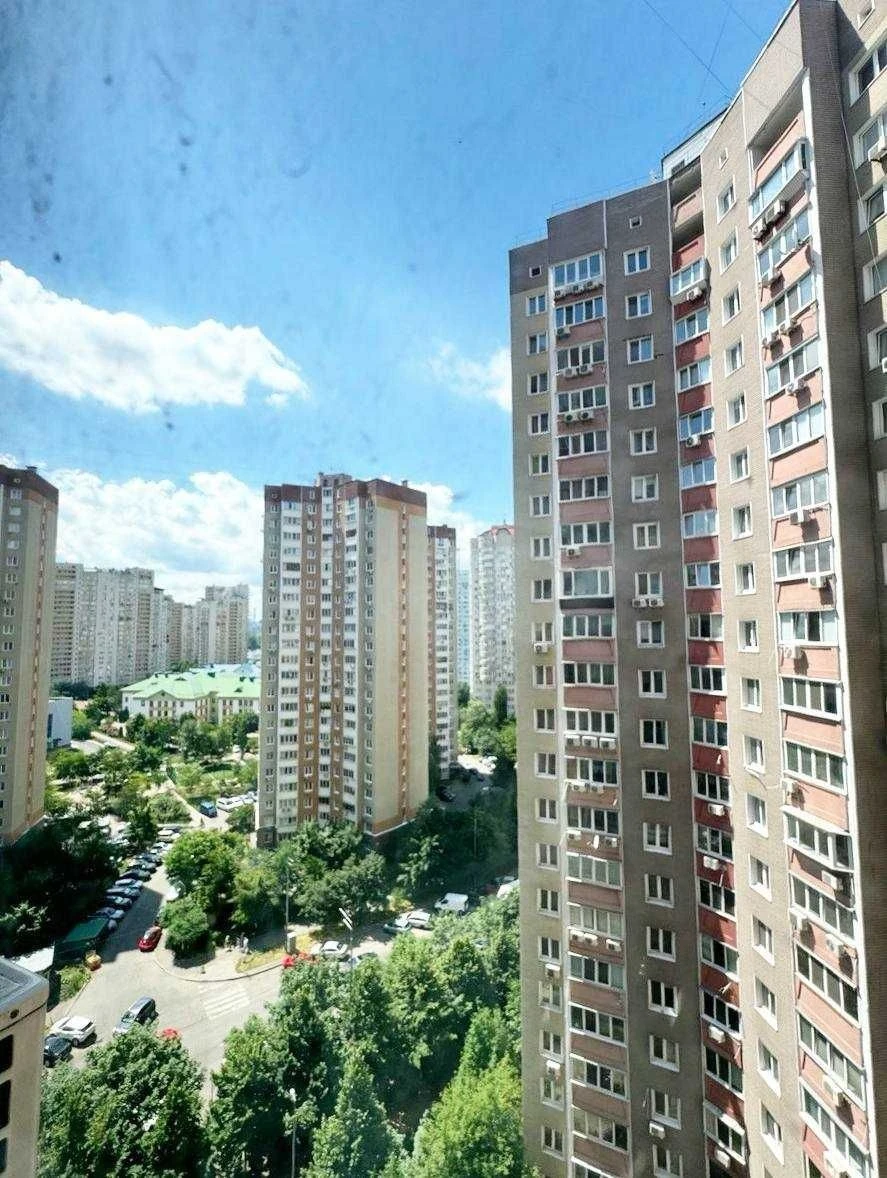 Сдается 2-комнатная квартира 70 кв. м в Позняках