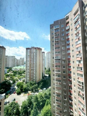 Сдается 2-комнатная квартира 70 кв. м в Позняках