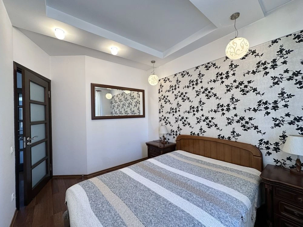 Оренда 2 кімнатна квартира, метро Палац Україна, вул. Велика